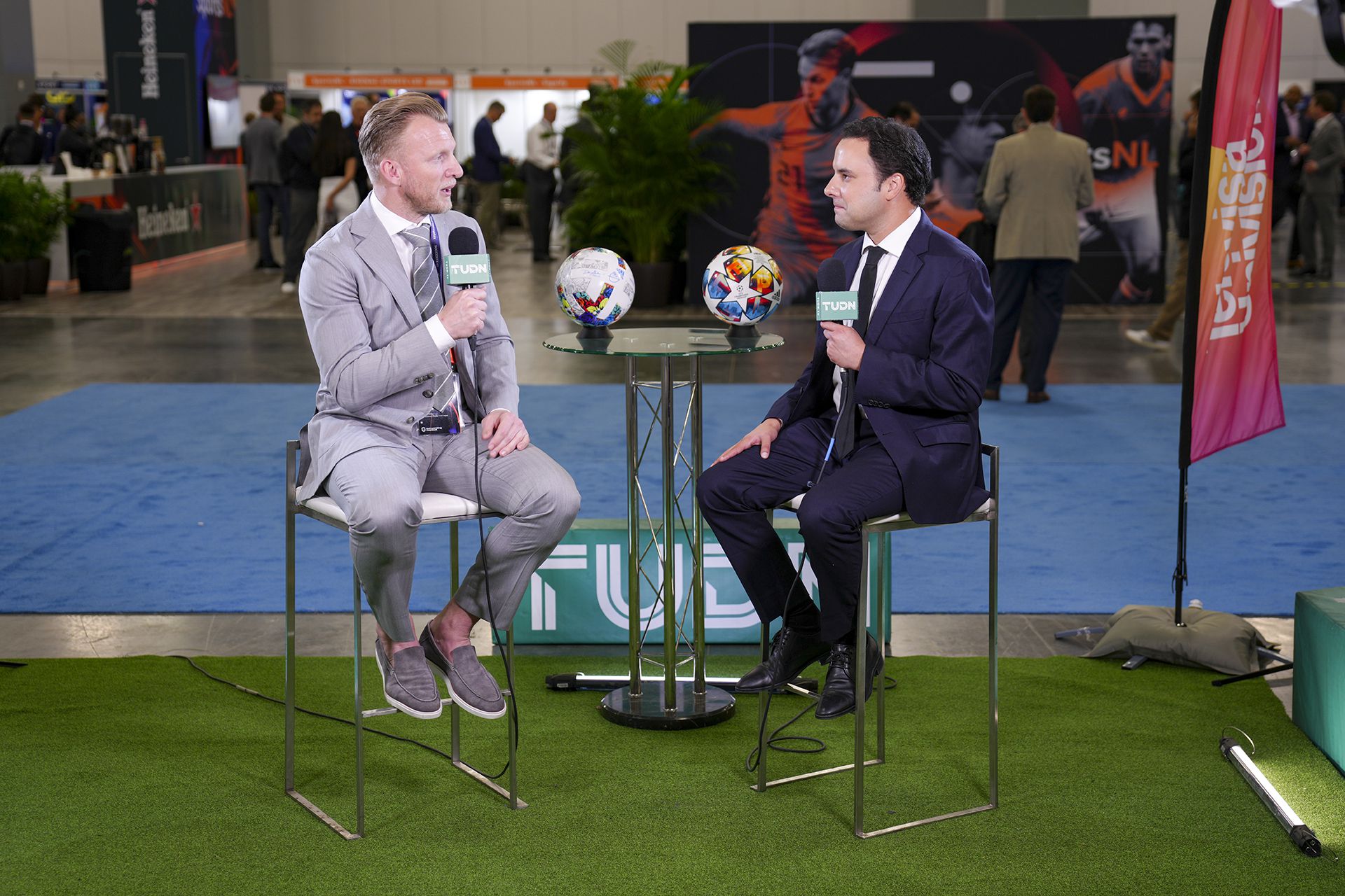 E1_04712 MIAMI, FL - MARCH 15: Dirk Kuyt is interviewed by Alejandro Berry during Day 1 of SoccerEx at the Miami Beach Convention Center on March 15, 2022 in Miami, Florida. (Photo by Eric Espada/Getty Images for Soccerex)